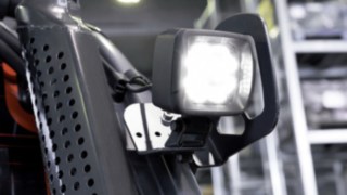 Erhöhte Sicherheit durch den Einsatz von LED Arbeitsscheinwerfern für Gegengewichtsstapler LED Arbeitsscheinwerfer von Linde Material Handling