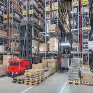 Das Linde K-Gerät mit Active Stability Control im Einsatz bei Wagner eCommerce