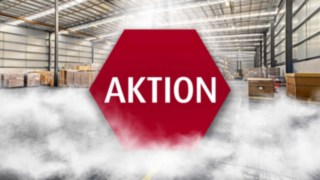 Lagerhalle mit Nebel, Wabe in Polygon Optik in Rot mit dem Schriftzug " Aktion"