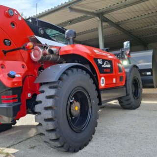 Heckansicht Linde YH60 Teleskoplader beim einfahren in das Zwischenlager 