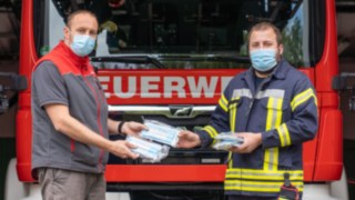 Übergabe Schutzmasken Feuerwehr