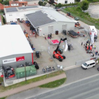 StaplerCup Qualfier 2025 - MV Fördertechnik GmbH in Blankenhain Luftaufnahme mit Drohne vom Betriebsgelände zum StaplerCup Qualfier 2025