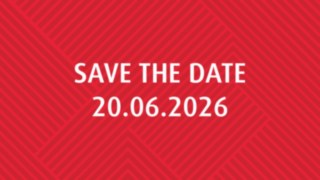 Save The Date 20.06.2026 Schrift in weiss auf roten Untergrund mit Steifenmuster